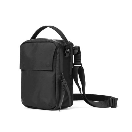 Black Ember : Kompak Jet Black