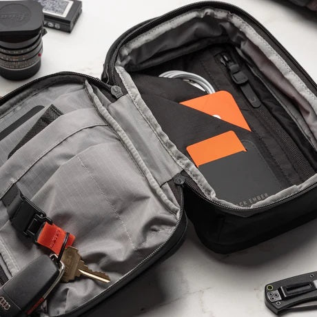 Black Ember : Kompak Jet Black