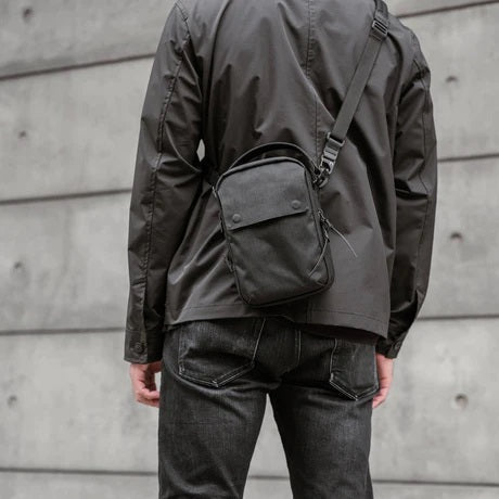 Black Ember : Kompak Jet Black