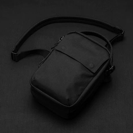 Black Ember : Kompak Jet Black