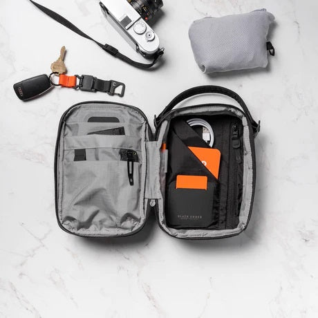 Black Ember : Kompak Jet Black