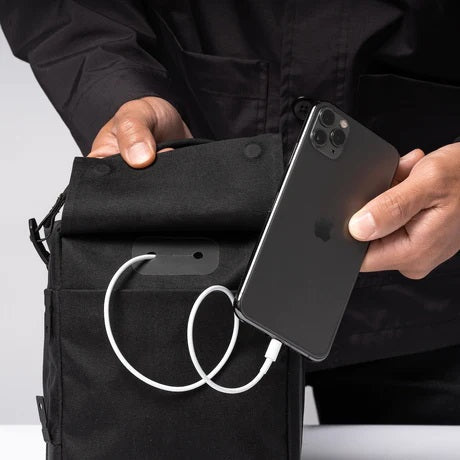 Black Ember : Kompak Jet Black