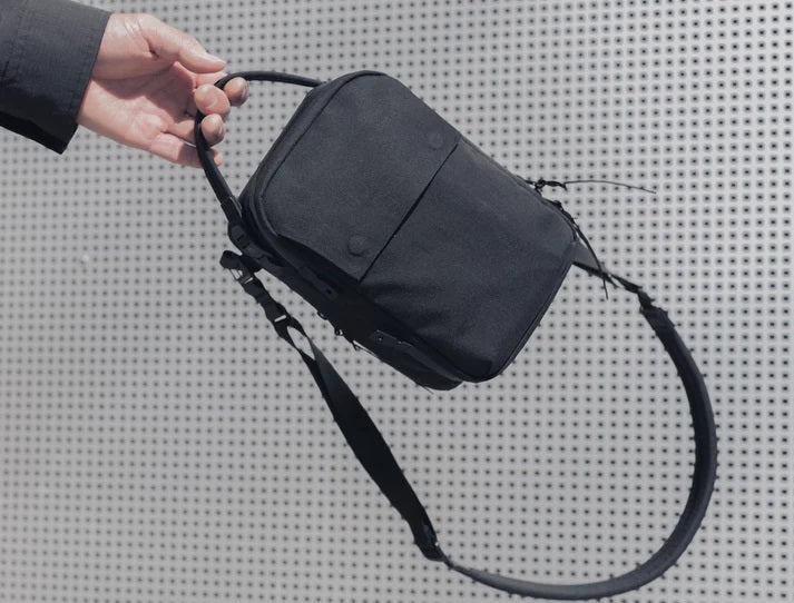 Black Ember : Kompak Jet Black