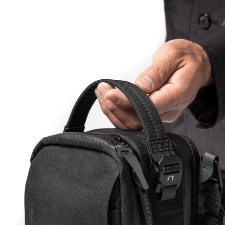 Black Ember : Kompak Jet Black