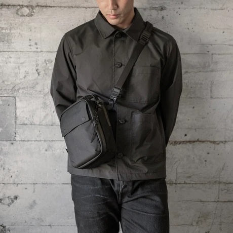 Black Ember : Kompak Jet Black