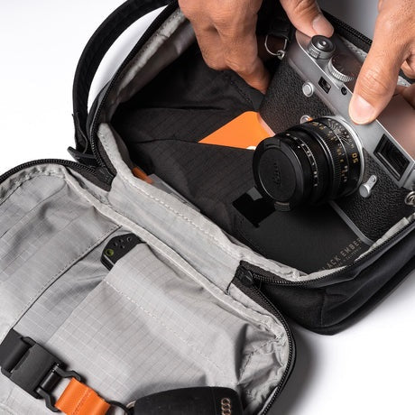 Black Ember : Kompak Jet Black